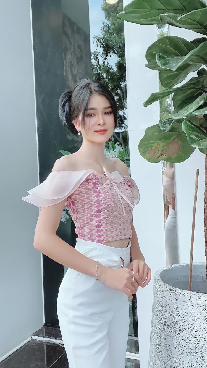 เอ๋ มิรา