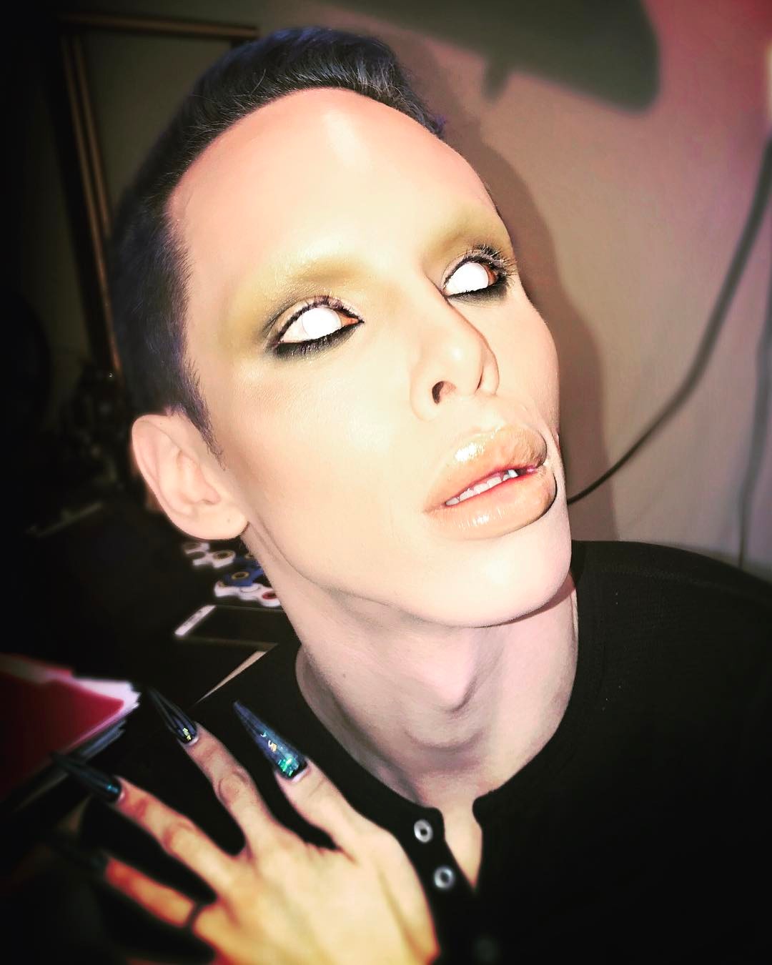 ศัลยกรรมเป็นเอเลี่ยน