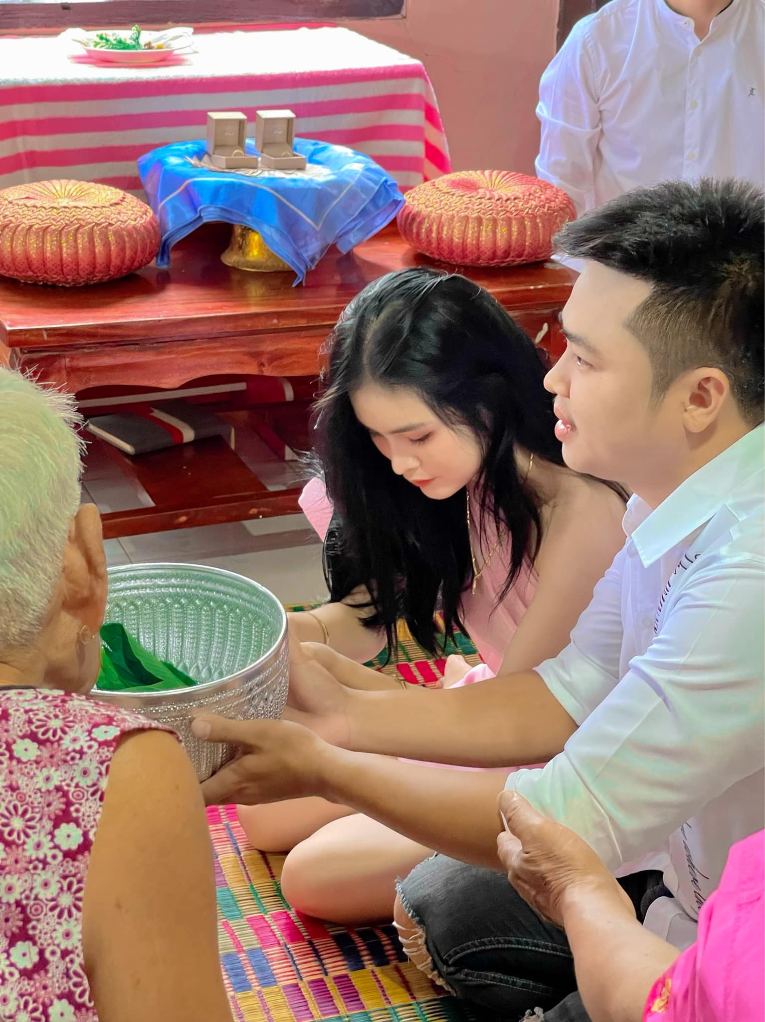 เอ๋ มิรา