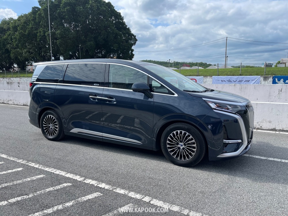 BYD Denza 9