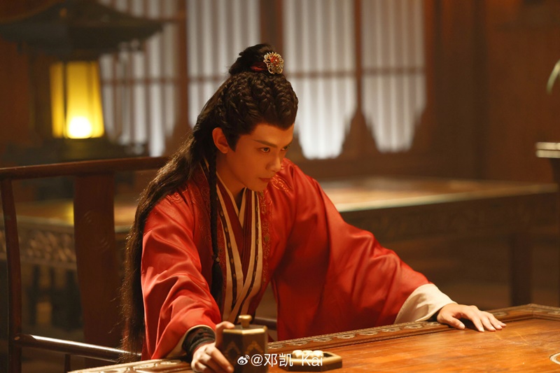 เติ้งข่าย ประวัติ