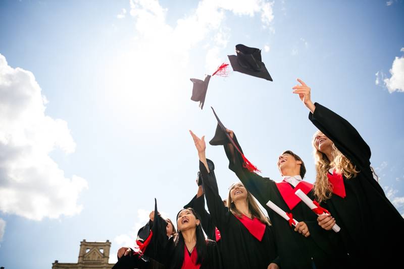 มหาวิทยาลัย