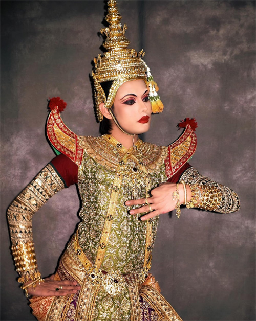 พลัสต้าร์ Ayothaya Makeup