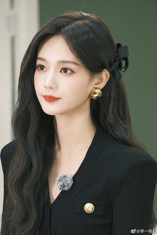 หลี่อี้ถง ประวัติ