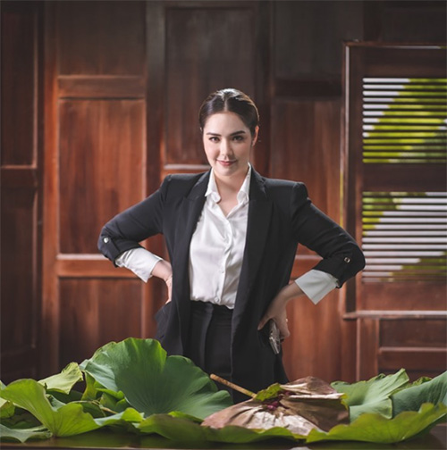 มิเรียน สุเดชา อัคเซลการ์ด ประวัติ