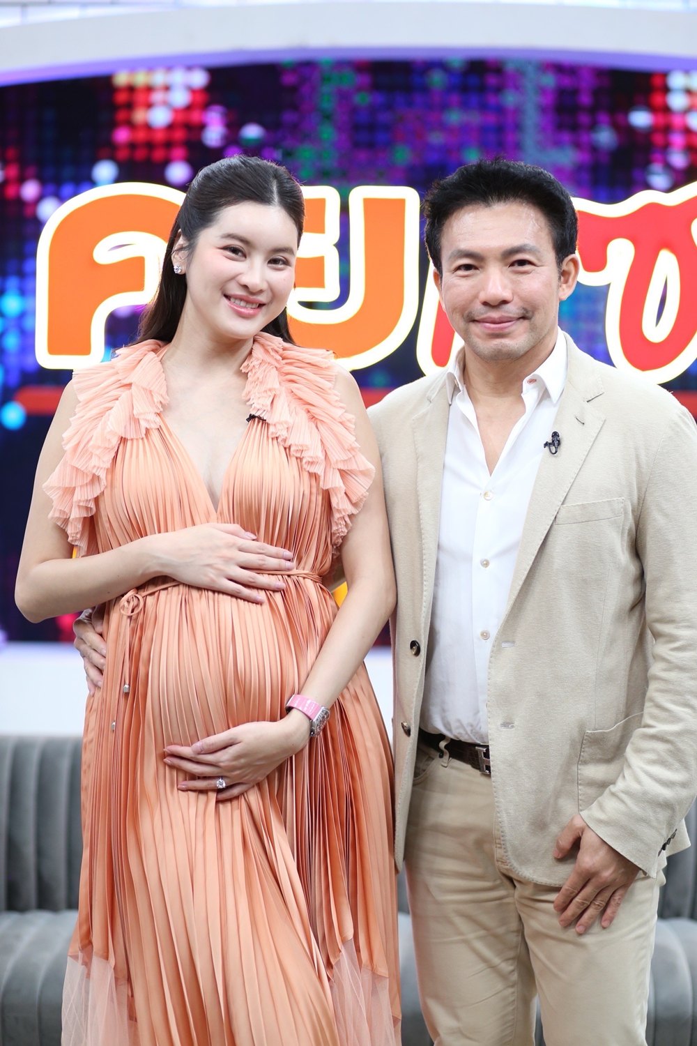 หมอสอง นพรัตน์ ควง น้องออน สมฤทัย ออกรายการคุยแซ่บโชว์