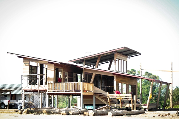 บ้านไม้หรู