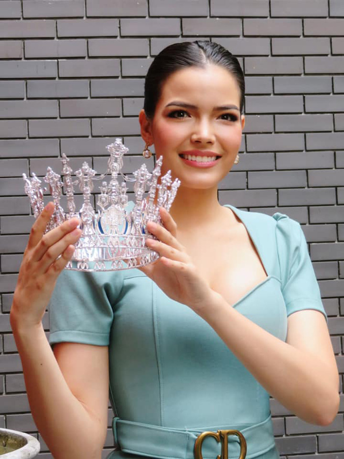 ฟ้าใส ปวีณสุดา