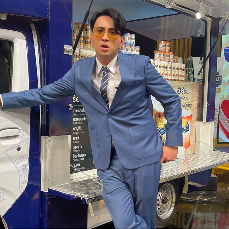 บอล เชิญยิ้ม