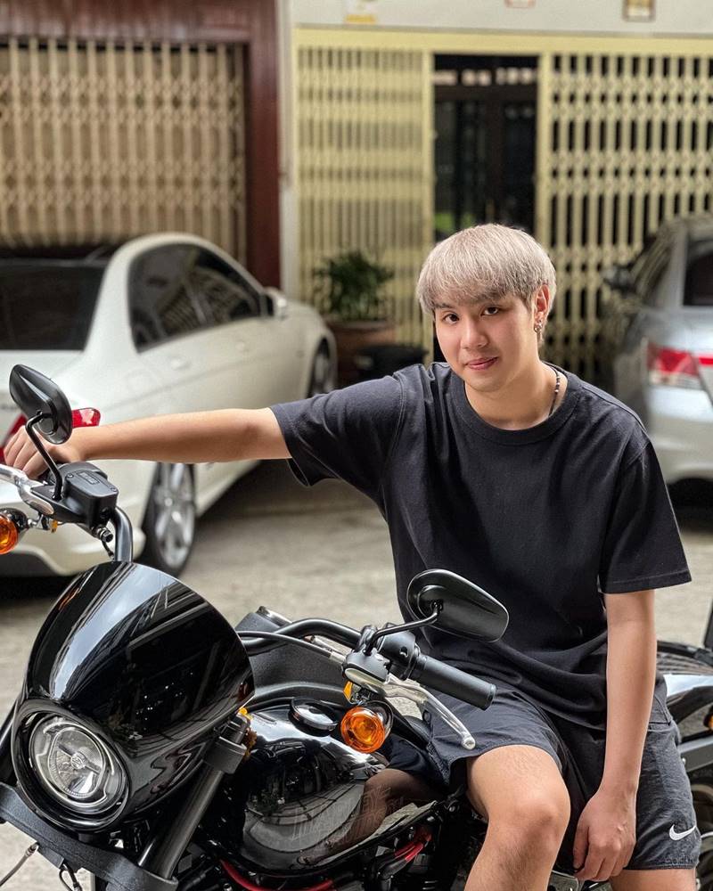 คู่กรณีไวท์ ณวัชร์, ทำร้ายพ่อแม่ไวท์ ณวัชร์