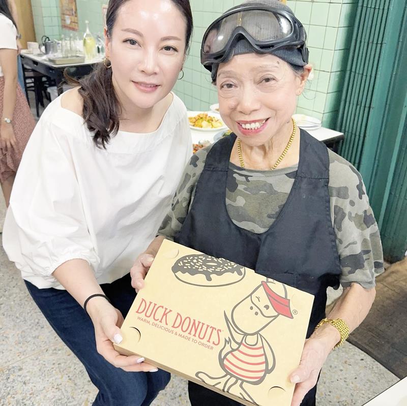 ลิซ่า กินข้าวร้านเจ๊ไฝ 