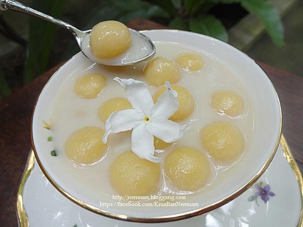 บัวลอยไส้ถั่วเขียวน้ำกะทิ