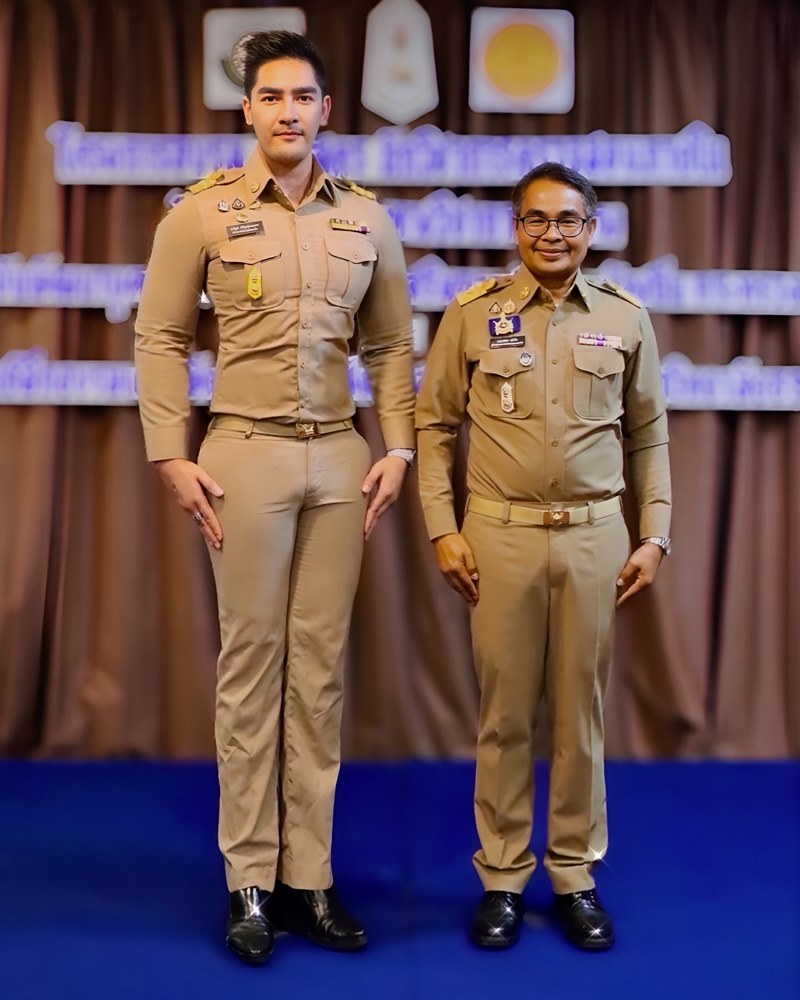 สิงโต สหรัฐต์ เข้าพิธีติดเข็มวิทยฐานะ ไต่เต้าสู่เส้นทางนายกเทศมนตรี