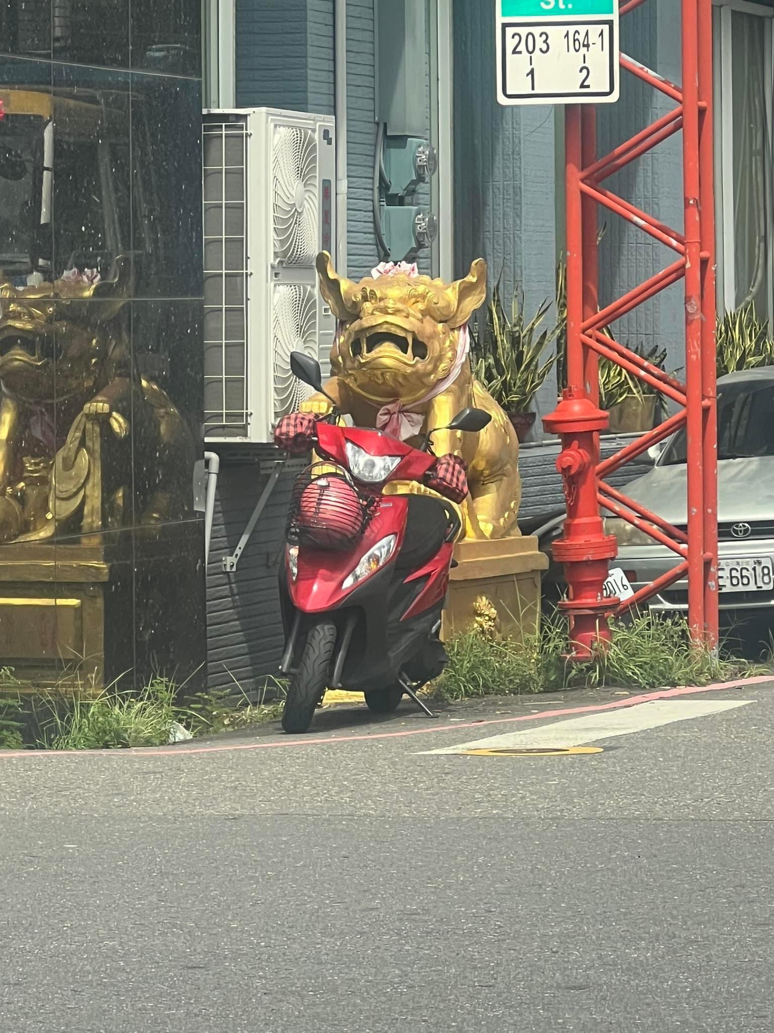 ขี่มอเตอร์ไซค์