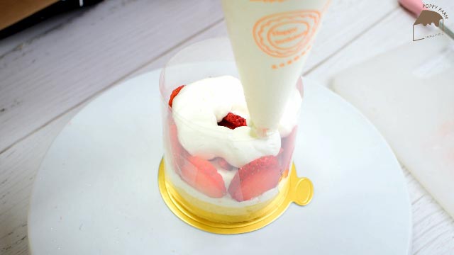 สตรอว์เบอร์รีชอร์ตเค้ก