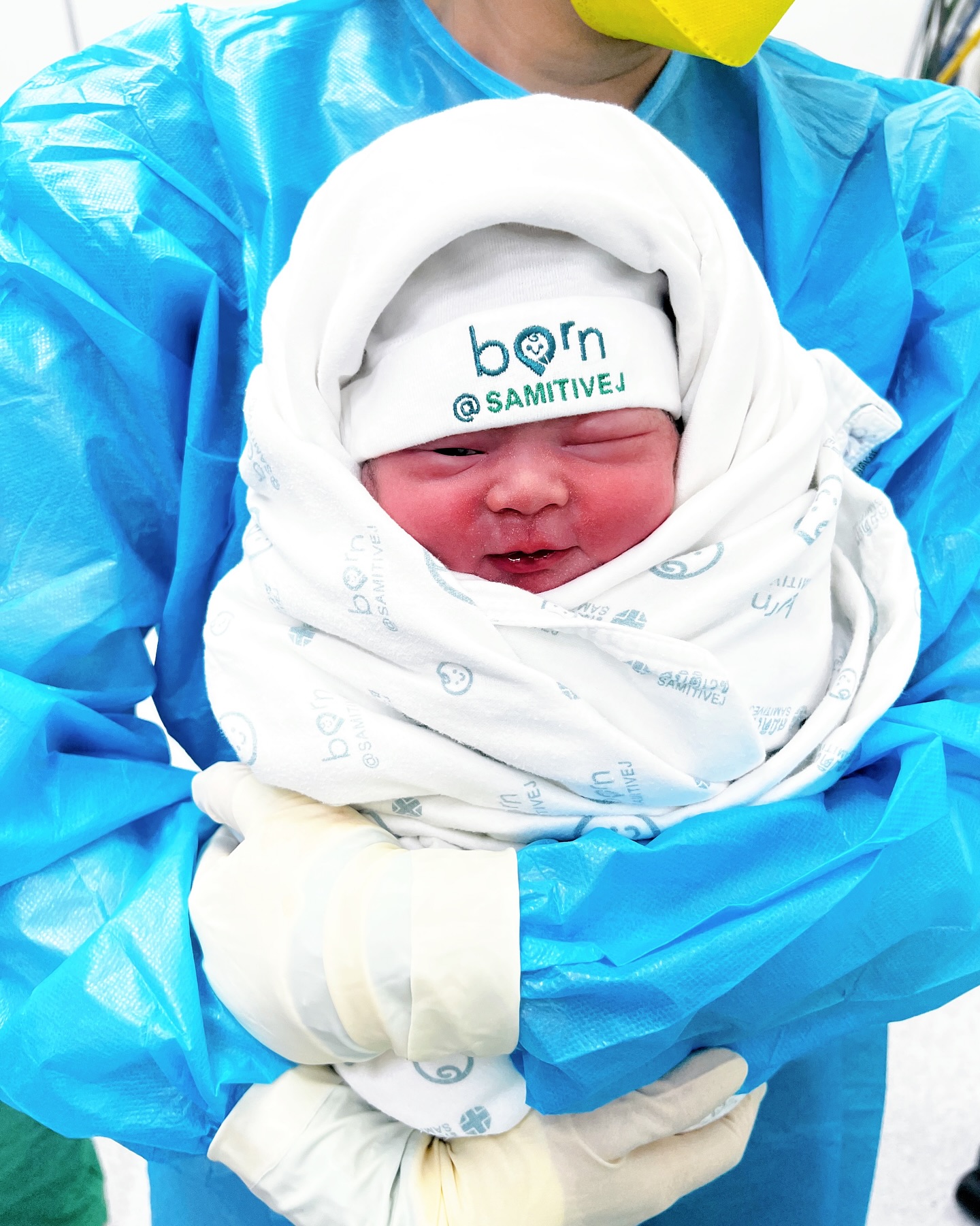 แพร เอมเมอรี่ คลอดลูก