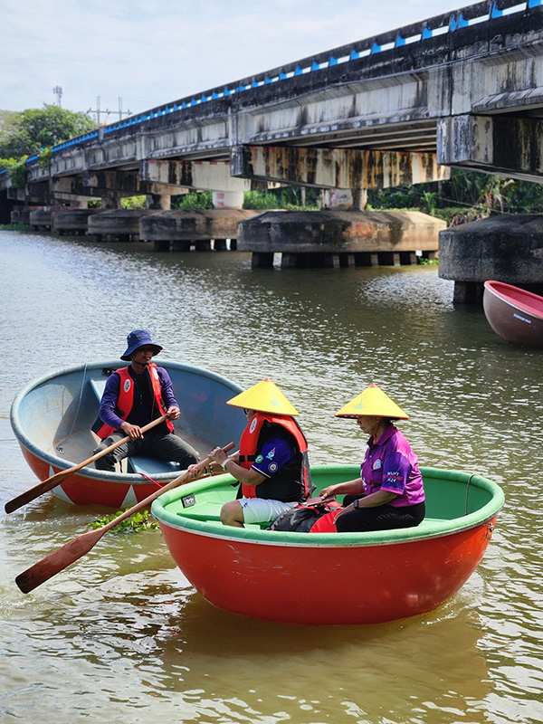 พายเรือกระด้งชมยอยักษ์ คลองท่าสำเภาพัทลุง