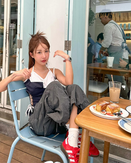 บริ๊งค์ ทรงผมมัดครึ่งหัว