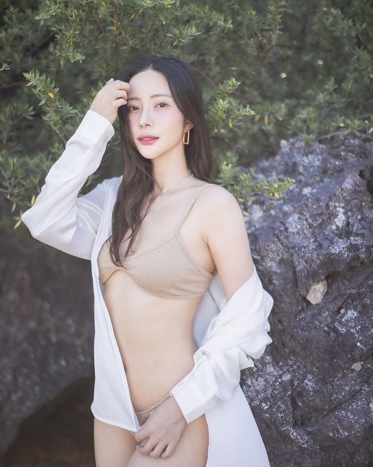 แจม ชรัฐฐา อดีตนักร้องดูโอชื่อดัง ถ่ายแบบบิกินี่ริมหาดที่เกาะล้าน