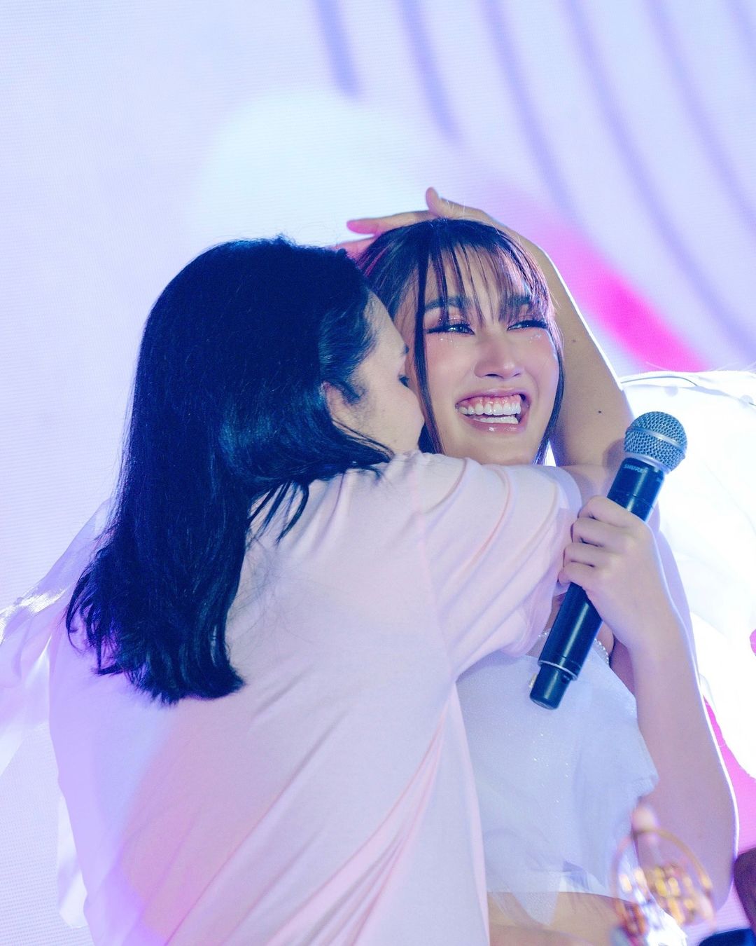 เบส รักษ์วนีย์