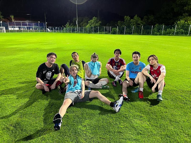 แจ็คสัน หวัง เตะบอล กับ บิวกิ้น กอล์ฟ เต๋า