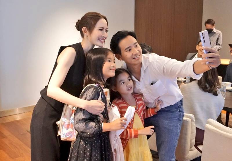 ทิม พิธา แอฟ ทักษอร