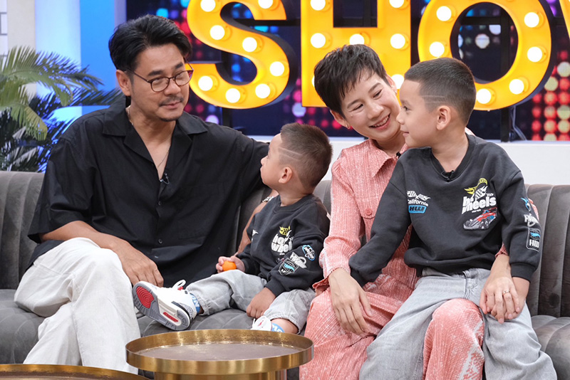 เวฟ บุ้ง ใบหยก เมินคนมองเว่อร์เรื่องเลี้ยงลูก