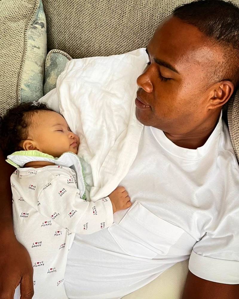 รัศมีแข เผยโมเมนต์เลี้ยง น้องแอร่า ลูกซาร่า