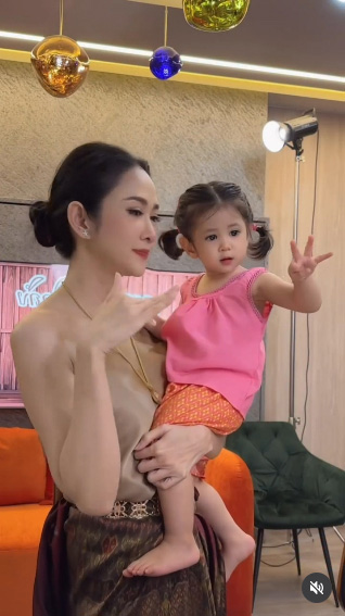 น้องพราวตะวัน ลูกสาว ยุ้ย จีรนันท์ ธันน์ ธนากร