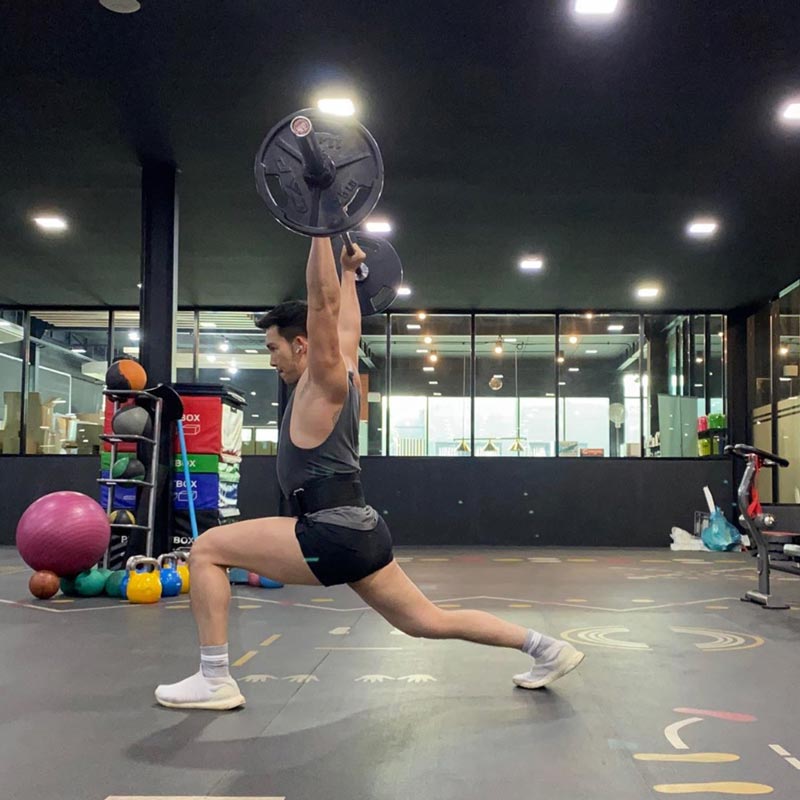 อั้ม อธิชาติ