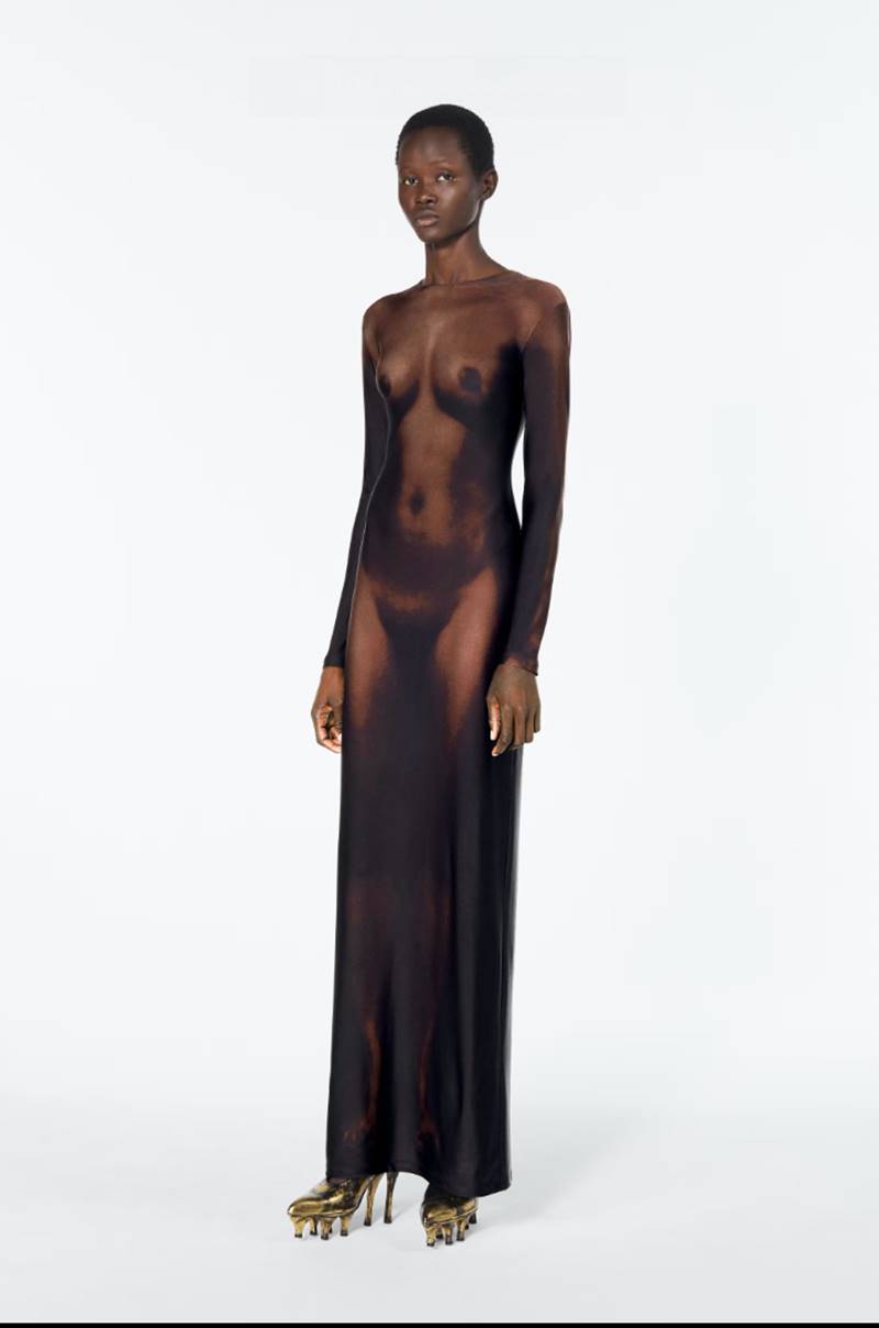 ดิว อริสรา, ชุดคลุมท้อง