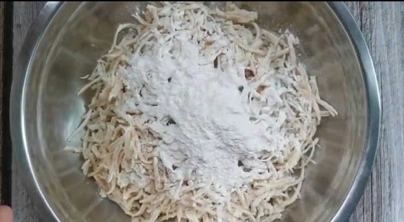 ไก่ฉีกคั่วน้ำปลา