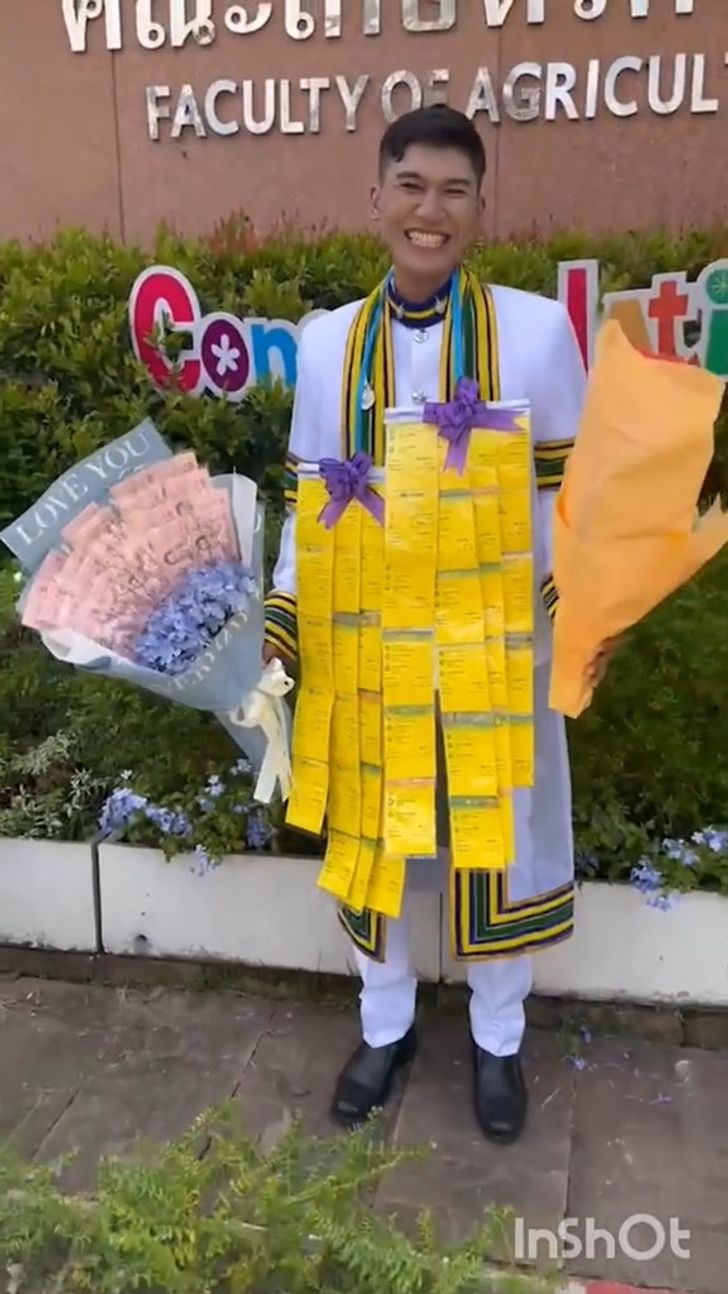 รับปริญญา