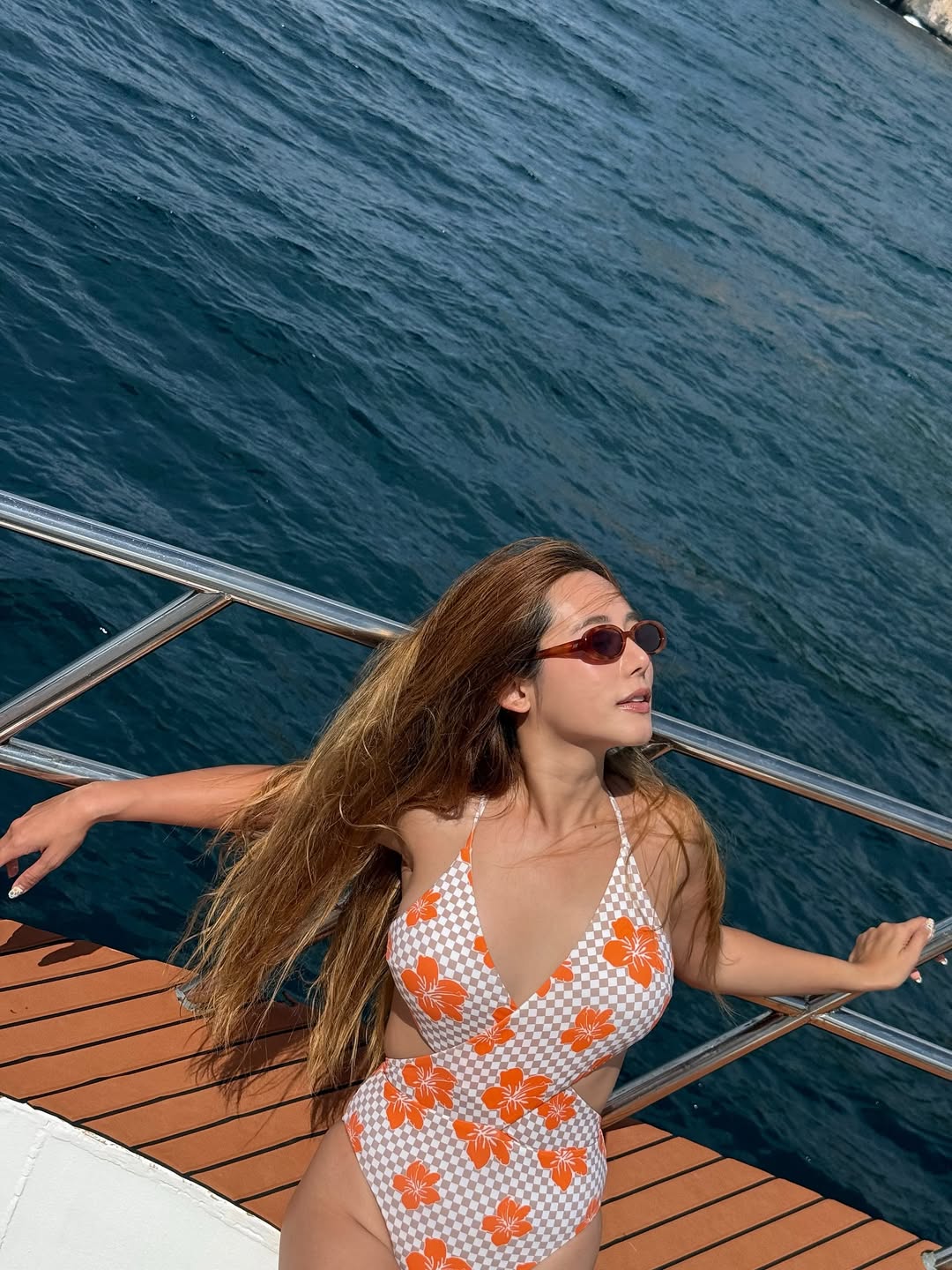 ใบเฟิร์น อัญชสา ใส่วันพีซ ล่องเรือชมวิวทะเลสวย ๆ ก่อนดำน้ำ