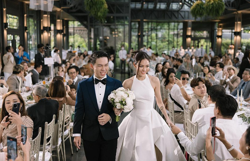 แพท วง Klear ชุดแต่งงาน