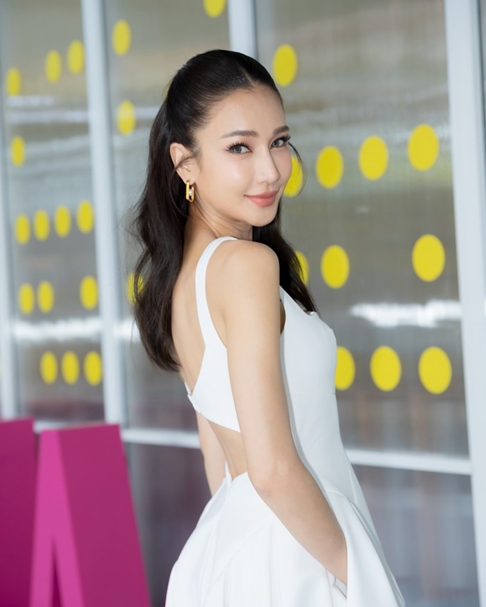 เนย โชติกา