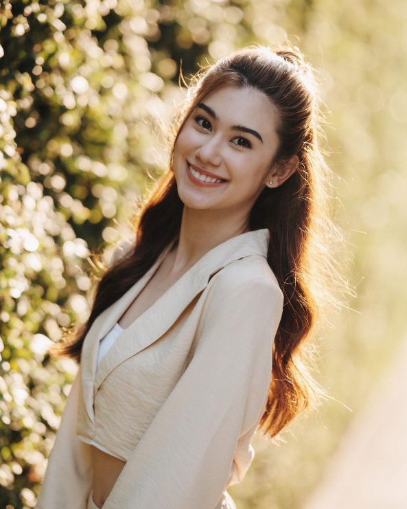 ลีน่า ลลินา ชูเอ็ทท์