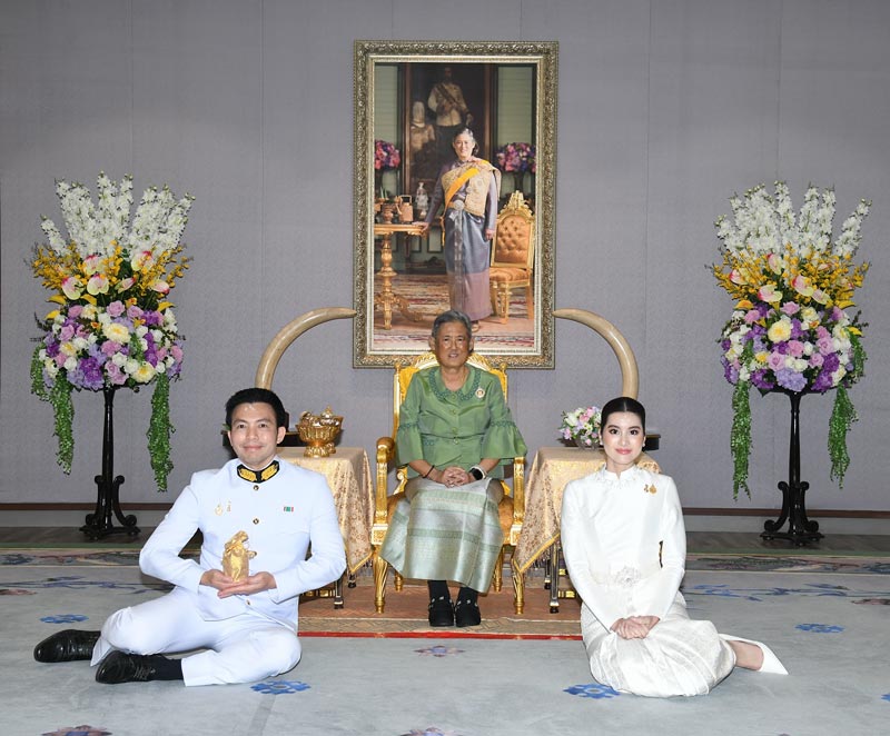 หมอสอง ออน รับพระราชทานมงคลสมรส จากกรมสมเด็จพระเทพฯ