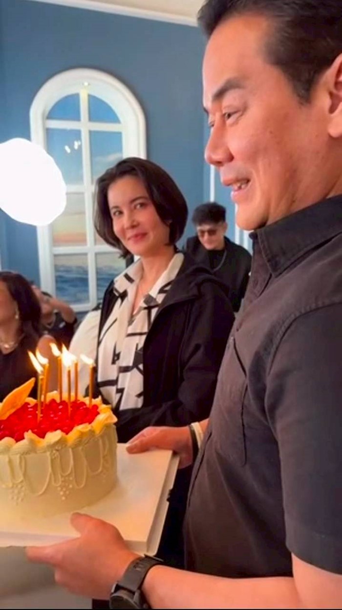  ธัญญ่า ธัญญาเรศ ฉลองวันเกิด เจอ เป็ก สัณณ์ชัย เซอร์ไพรส์หอมแก้มเต็มฟอด