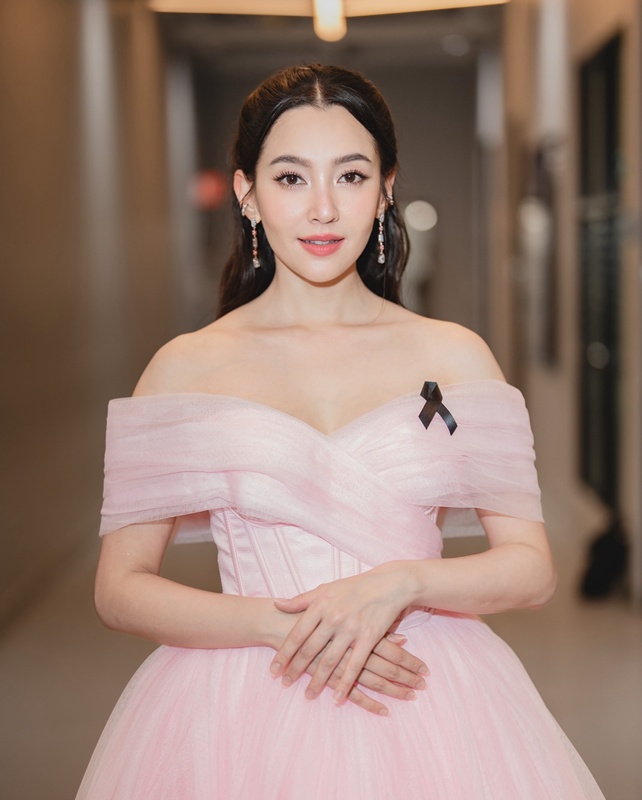 เบลล่า ราณี แจงดราม่าถูกชาวเน็ตติง ทำไมต้องมีคนกางร่มให้