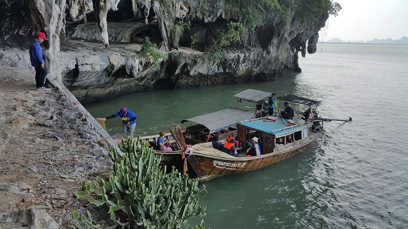 ผาเขาค้อม กระบี่