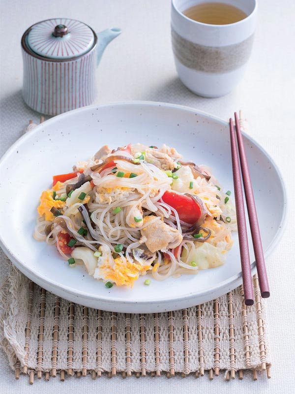 เส้นบุกผัดเห็ดหูหนูกระเทียมดอง 