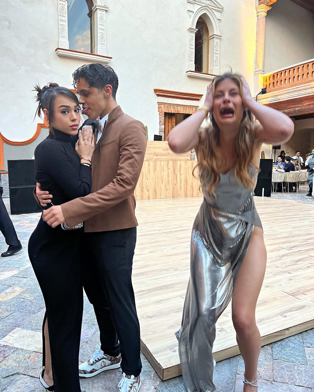 เพื่อนแต่งงาน