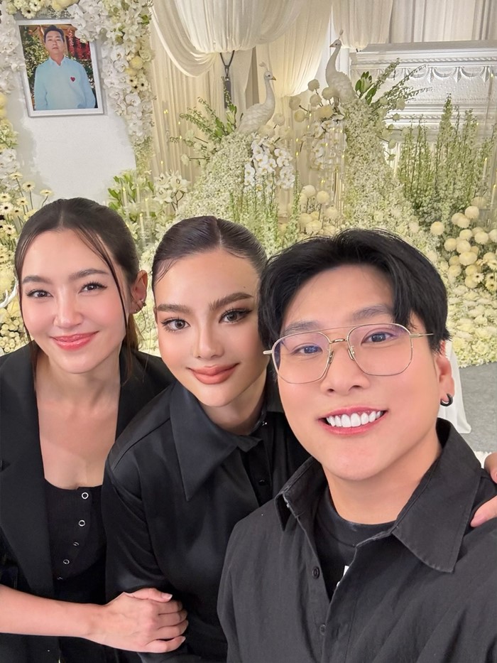 เบลล่า ราณี พร้อม พลอย ผจก. ร่วมไว้อาลัยงานศพคุณพ่อ ดิว อริสรา 