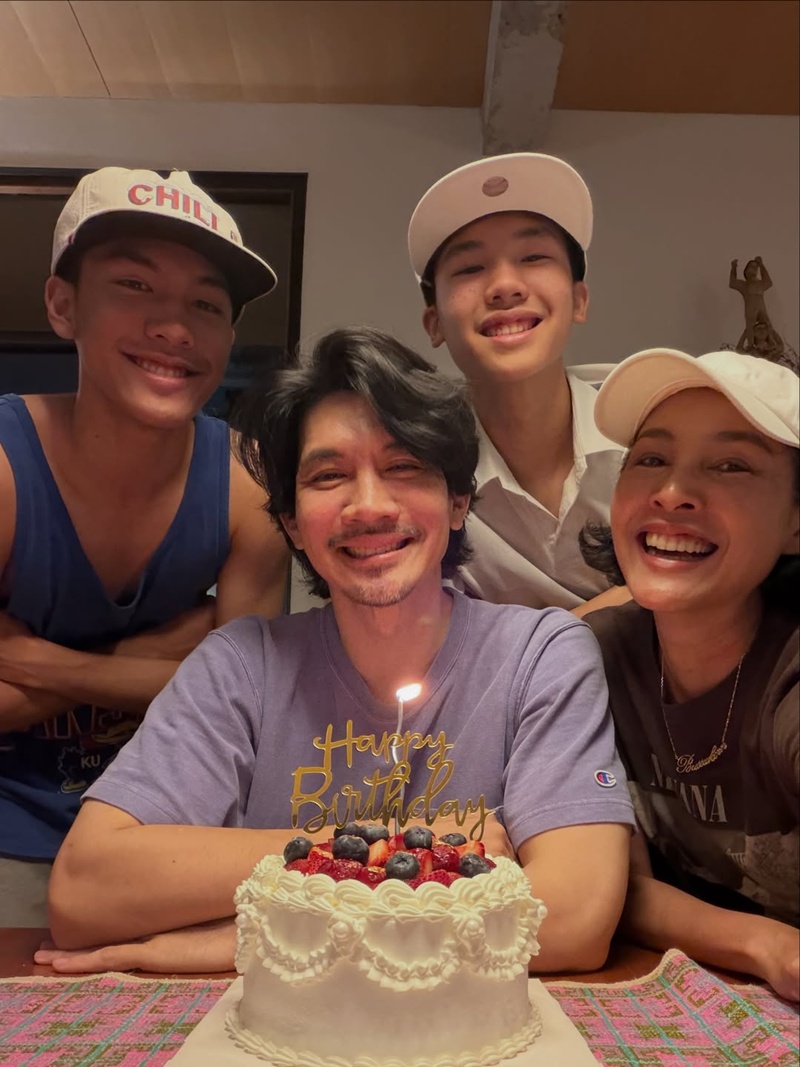 หน่อย บุษกร พร้อมลูก ๆ อวยพรวันเกิด เคน ธีรเดช ในวัย 48 ปี