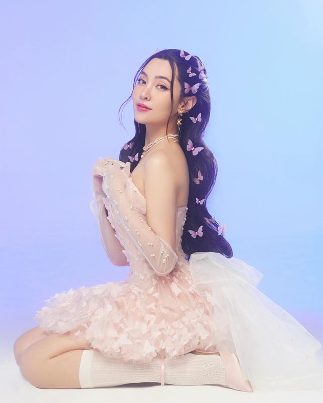 เบลล่า ราณี แจงดราม่าถูกชาวเน็ตติง ทำไมต้องมีคนกางร่มให้