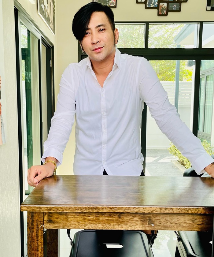 บอล เชิญยิ้ม