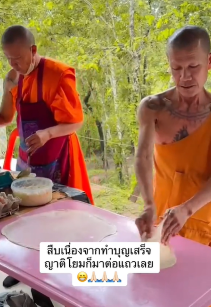 พระทำโรตี