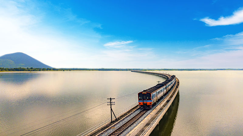 รถไฟลอยน้ำ 2564