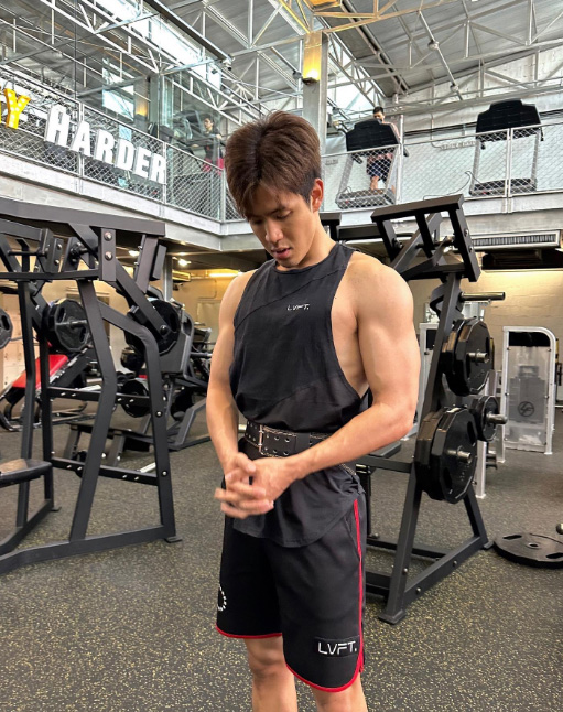 ฟิล์ม ธนภัทร กับเคล็ดลับฟิตหุ่น ปั้นร่างทอง ซิกแพกแน่น ลีนและสุขภาพดี